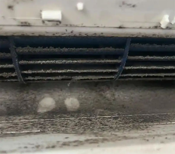 鞍山市空调吹的风有股烧焦味是怎么回事